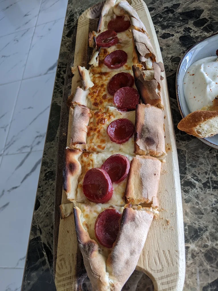 Pide with sucuk